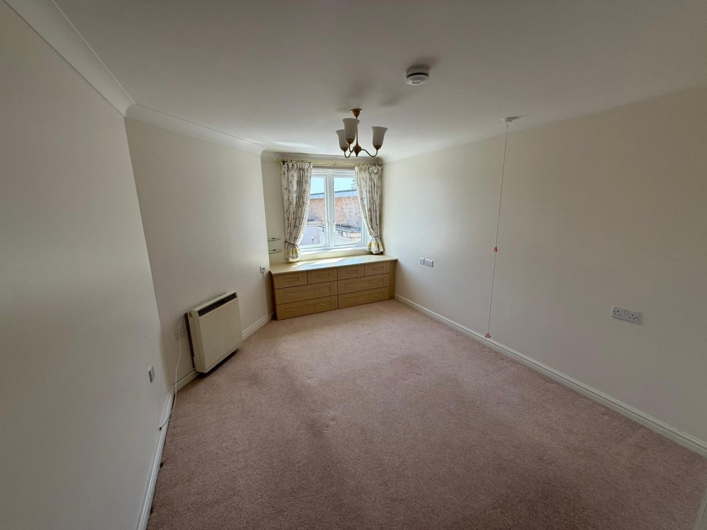 Lot: 129 - RETIREMENT FLAT IN POPULAR SEASIDE LOCATION - Bedroom